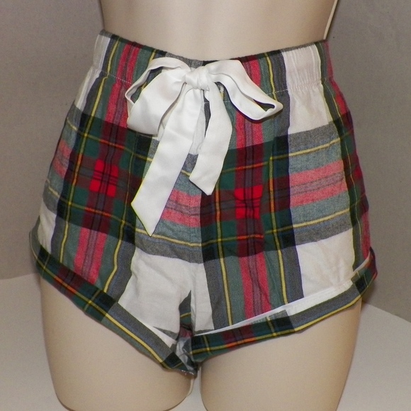 Victoria's Secret Short - Picture 1 of 4